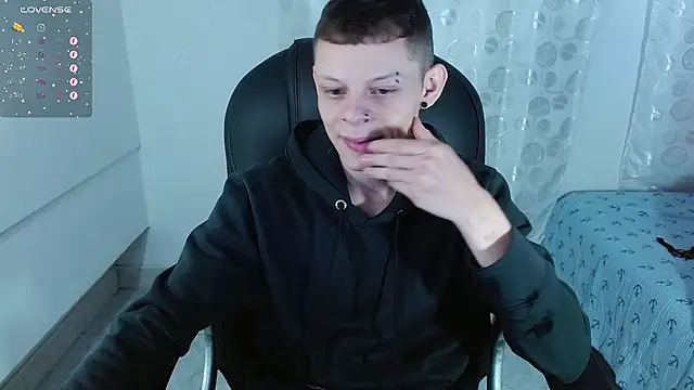 Snapshot of Matthew_Boy_ chatting on 02.19.25 Matthew Boy online show from 02.19.25