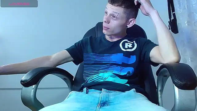 Snapshot of Matthew_Boy_ chatting on 02.20.25 Matthew Boy online show from 02.20.25