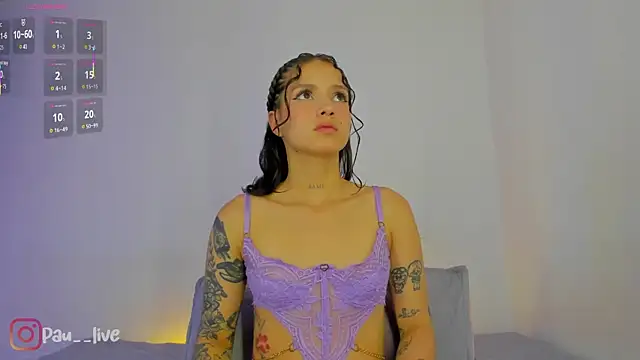 Snapshot of pau_live chatting on 02.12.26 pau live online show from 02.12.26