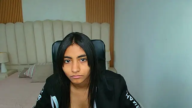 Snapshot of shaneelle chatting on 02.13.26 shaneelle online show from 02.13.26