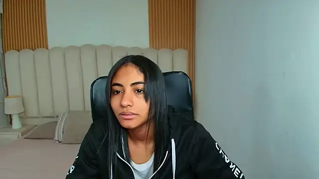 Snapshot of shaneelle chatting on 02.17.26 shaneelle online show from 02.17.26