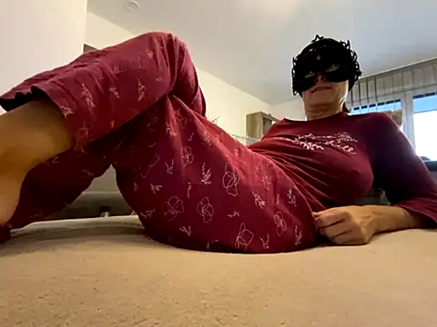 Marilou1983 online show from 10.12.25