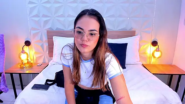 Stacey white  online show from 09.14.25