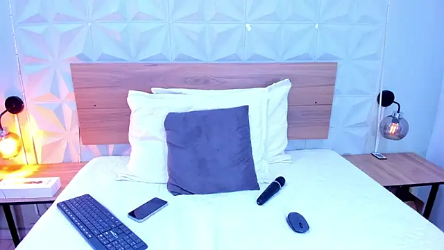 Stacey white  online show from 11.01.25