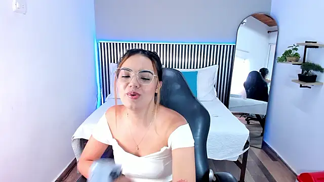 Stacey white  online show from 03.01.26