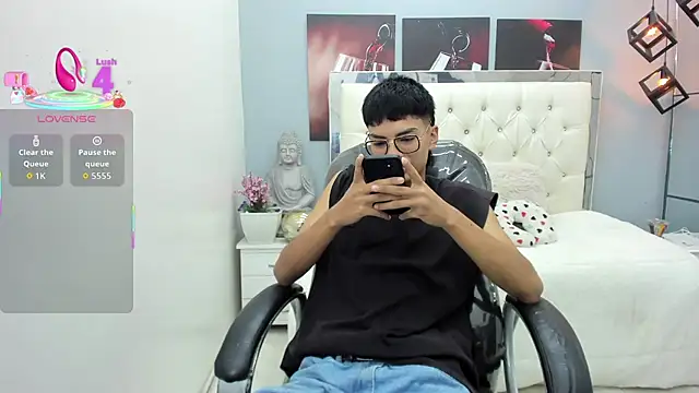 Snapshot of Noha_scott chatting on 09.23.25 Noha scott online show from 09.23.25