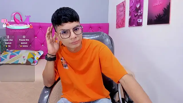 Snapshot of Noha_scott chatting on 10.11.25 Noha scott online show from 10.11.25