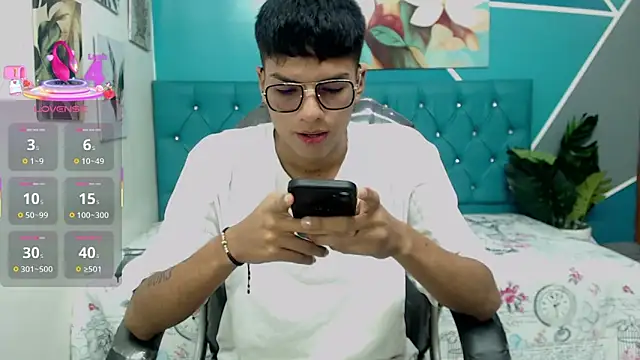 Snapshot of Noha_scott chatting on 10.15.25 Noha scott online show from 10.15.25