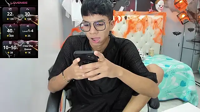 Snapshot of Noha_scott chatting on 10.22.25 Noha scott online show from 10.22.25