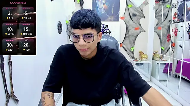 Snapshot of Noha_scott chatting on 10.23.25 Noha scott online show from 10.23.25