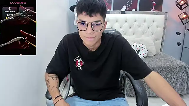 Snapshot of Noha_scott chatting on 11.12.25 Noha scott online show from 11.12.25