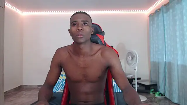 Snapshot of Couplex_sexx chatting on 10.05.25 Couplex sexx online show from 10.05.25