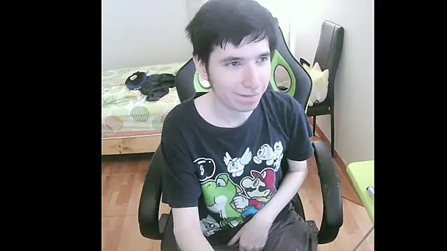 Snapshot of Twink_martinboy chatting on 01.18.25 Twink martinboy online show from 01.18.25