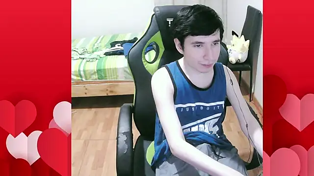 Snapshot of Twink_martinboy chatting on 03.07.25 Twink martinboy online show from 03.07.25