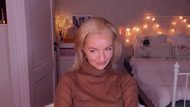 Snapshot of aestetick chatting on 10.14.25 aestetick online show from 10.14.25