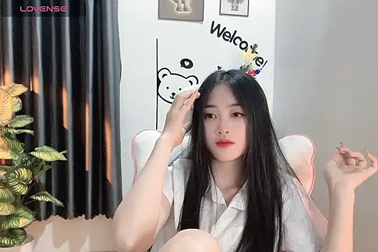 Snapshot of _Aimy_ chatting on 12.16.24 Aimy online show from 12.16.24