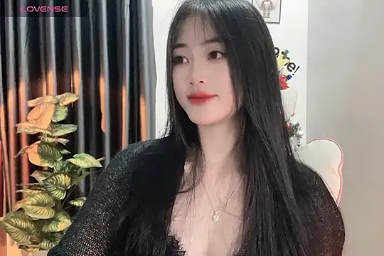 Snapshot of _Aimy_ chatting on 12.19.24 Aimy online show from 12.19.24