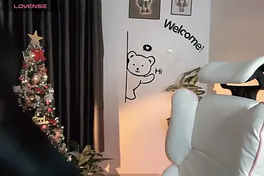 Snapshot of _Aimy_ chatting on 12.22.24 Aimy online show from 12.22.24