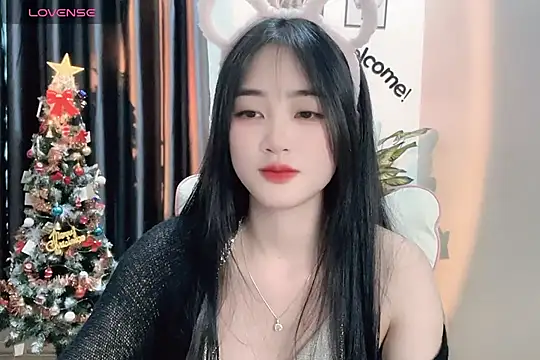 Snapshot of _Aimy_ chatting on 12.24.24 Aimy online show from 12.24.24