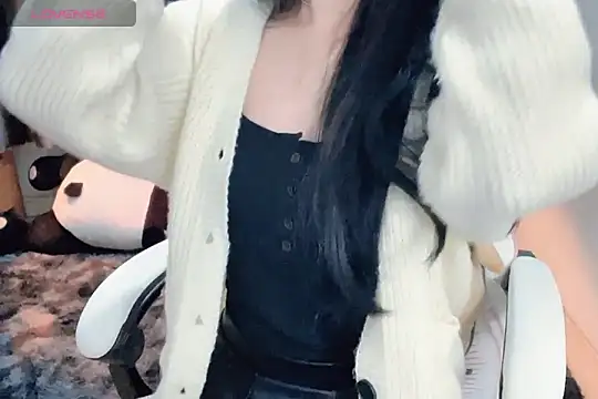 Snapshot of _Aimy_ chatting on 01.08.25 Aimy online show from 01.08.25