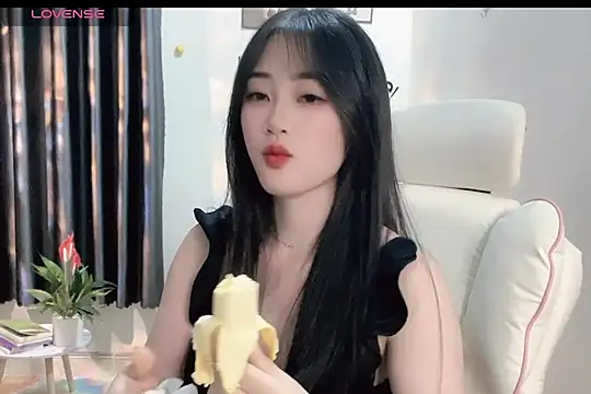 Snapshot of _Aimy_ chatting on 02.18.25 Aimy online show from 02.18.25