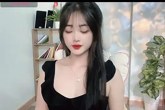 Snapshot of _Aimy_ chatting on 03.04.25 Aimy online show from 03.04.25
