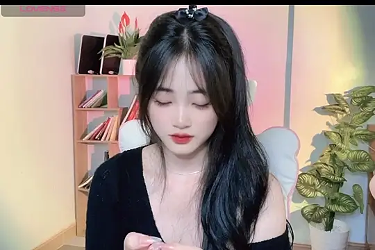 Snapshot of _Aimy_ chatting on 03.06.25 Aimy online show from 03.06.25