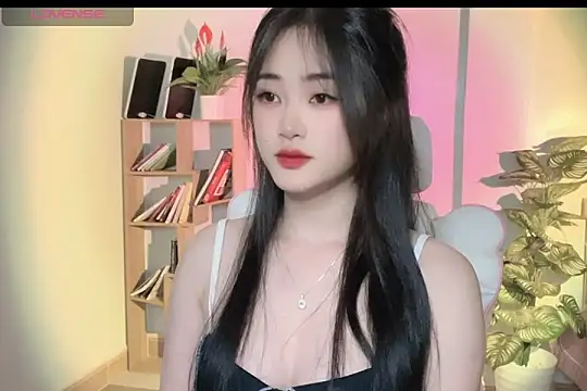 Snapshot of _Aimy_ chatting on 03.07.25 Aimy online show from 03.07.25