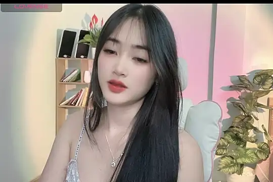 Snapshot of _Aimy_ chatting on 03.08.25 Aimy online show from 03.08.25