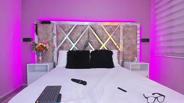 AmmyJones  online show from 12.30.24