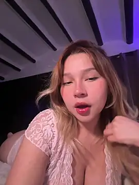 Snapshot of -SofiaCastillo- chatting on 10.04.25 -SofiaCastillo- online show from 10.04.25