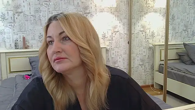 Snapshot of FOX-ME chatting on 12.04.24 FOX-ME online show from 12.04.24