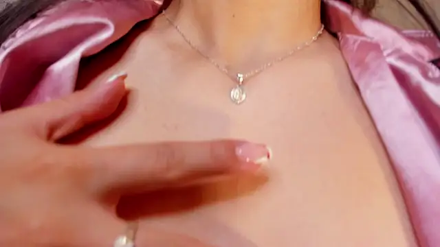 Snapshot of dakotaa__ chatting on 12.13.25 dakotaa online show from 12.13.25