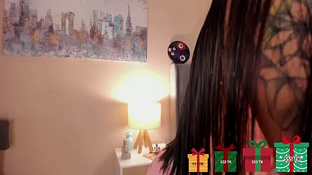 Snapshot of dakotaa__ chatting on 12.21.25 dakotaa online show from 12.21.25