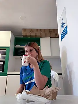 Nahiajhonson  online show from 12.20.25