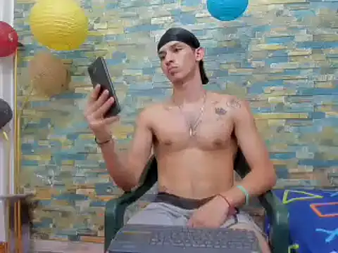 Snapshot of MasterSEX420 chatting on 01.12.25 MasterSEX420 online show from 01.12.25