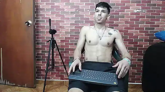 Snapshot of MasterSEX420 chatting on 01.14.25 MasterSEX420 online show from 01.14.25