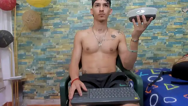 Snapshot of MasterSEX420 chatting on 01.18.25 MasterSEX420 online show from 01.18.25