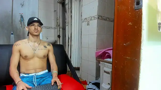 Snapshot of MasterSEX420 chatting on 02.11.25 MasterSEX420 online show from 02.11.25