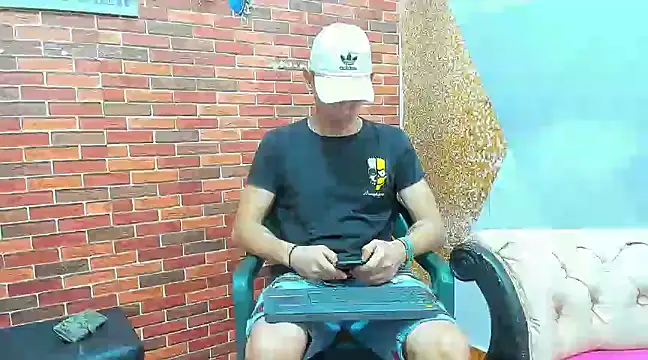 Snapshot of MasterSEX420 chatting on 02.17.25 MasterSEX420 online show from 02.17.25