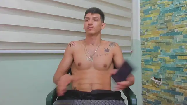 Snapshot of MasterSEX420 chatting on 02.20.25 MasterSEX420 online show from 02.20.25