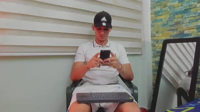 Snapshot of MasterSEX420 chatting on 03.01.25 MasterSEX420 online show from 03.01.25