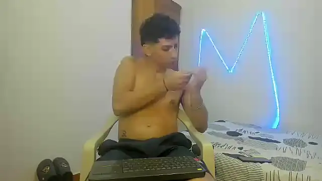 Snapshot of MasterSEX420 chatting on 10.29.25 MasterSEX420 online show from 10.29.25