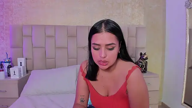 Snapshot of EmmaTorres_ chatting on 12.16.24 EmmaTorres  online show from 12.16.24