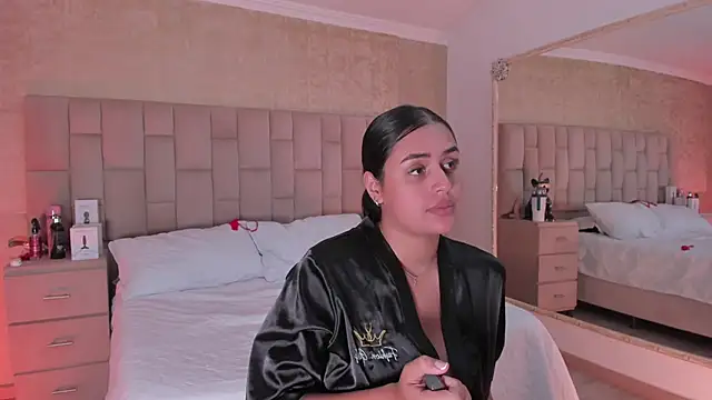 Snapshot of EmmaTorres_ chatting on 12.23.24 EmmaTorres  online show from 12.23.24