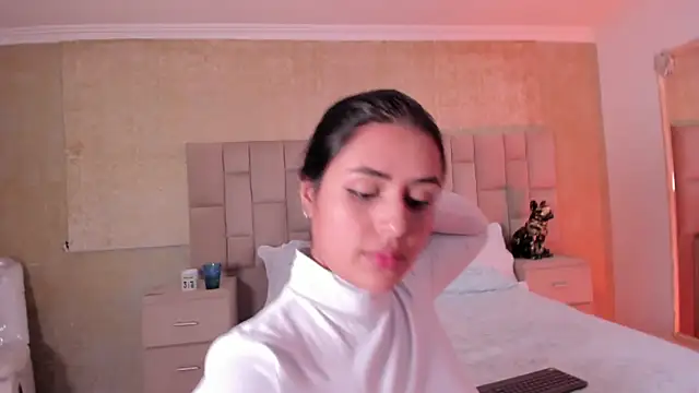 Snapshot of EmmaTorres_ chatting on 12.30.24 EmmaTorres  online show from 12.30.24