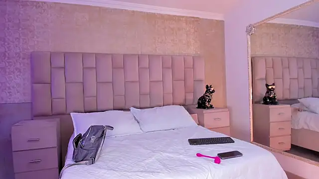 Snapshot of EmmaTorres_ chatting on 01.12.25 EmmaTorres  online show from 01.12.25