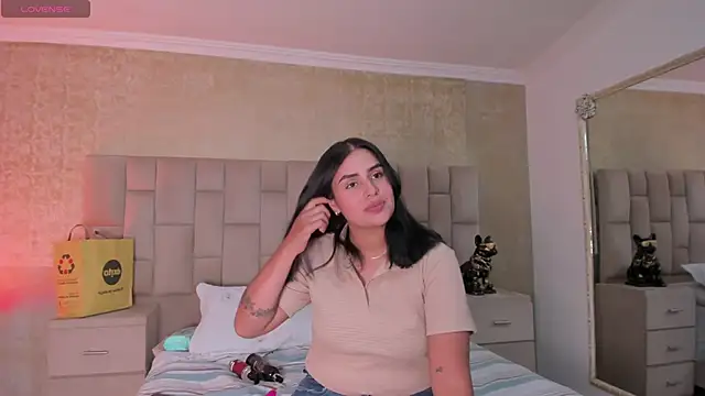 Snapshot of EmmaTorres_ chatting on 01.17.25 EmmaTorres  online show from 01.17.25