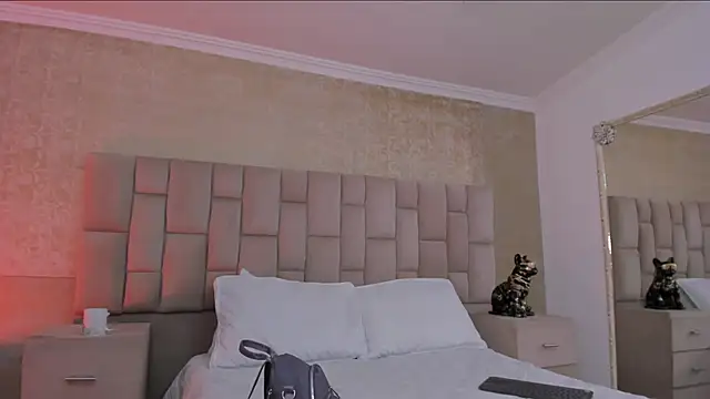 Snapshot of EmmaTorres_ chatting on 01.20.25 EmmaTorres  online show from 01.20.25