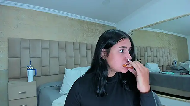 Snapshot of EmmaTorres_ chatting on 01.24.25 EmmaTorres  online show from 01.24.25